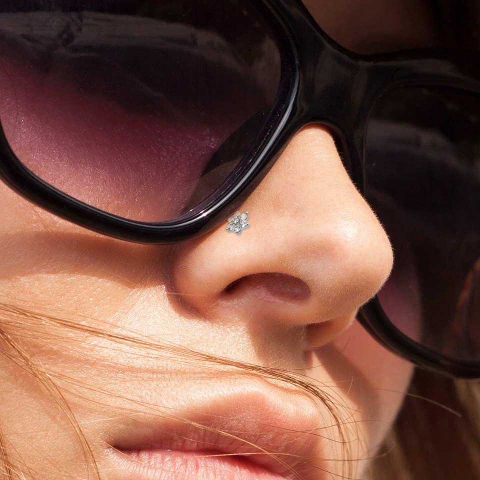 Vite da naso in oro 14K con fiore brillante