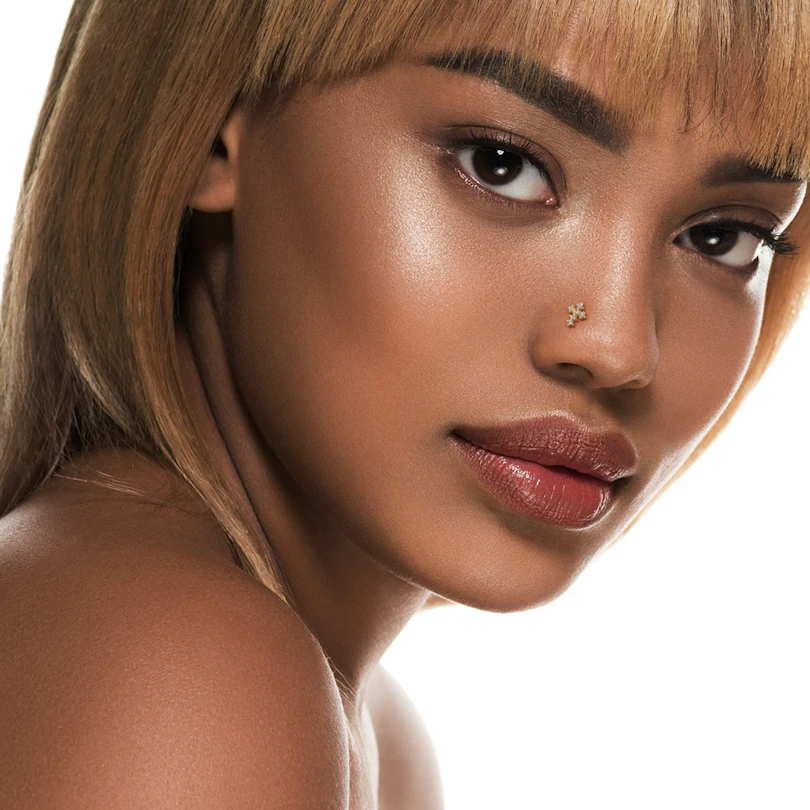 Piercing al naso in oro 14K con croce di pietre