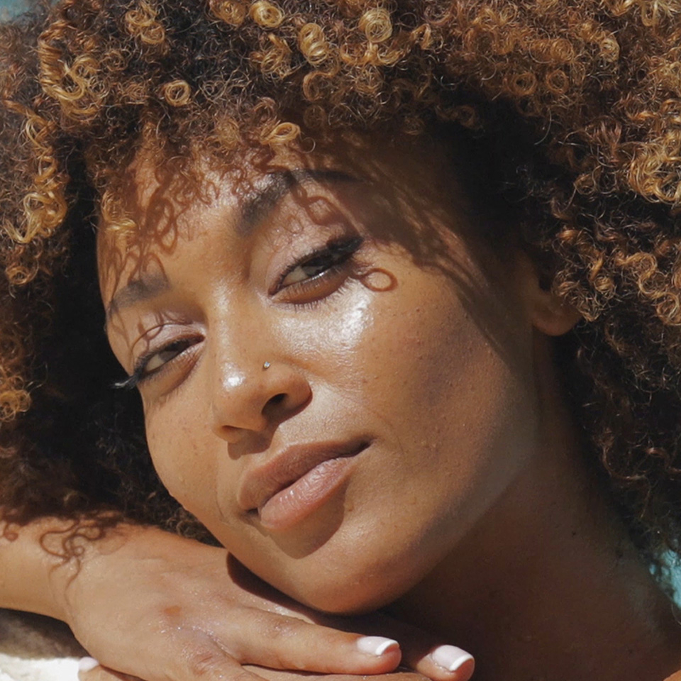 Piercing al naso in oro 14 carati con pietra sfaccettata