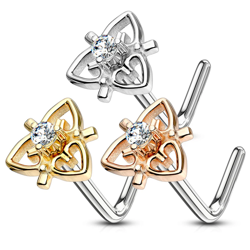 Piercing al naso con cuore e pietre