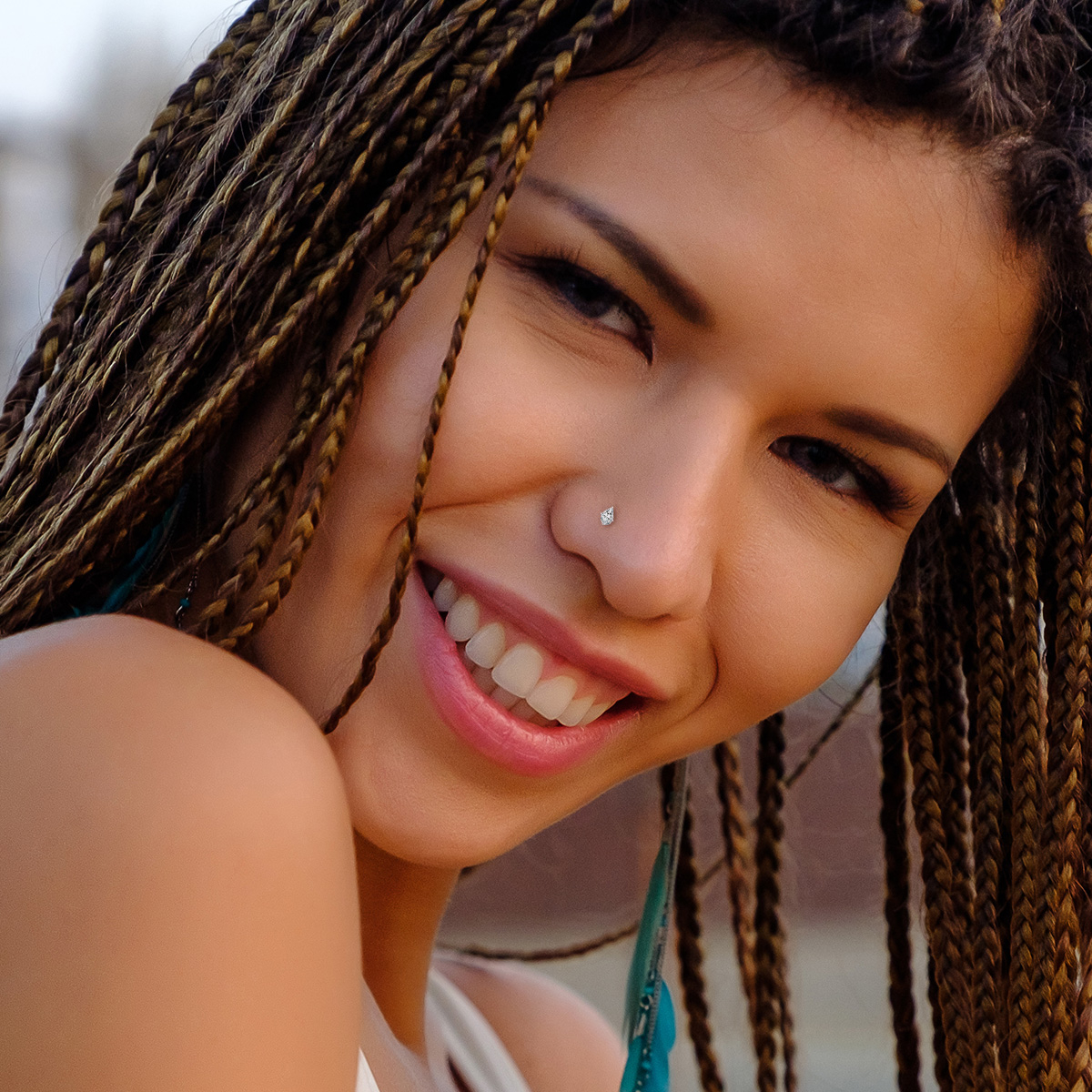 Barra da naso d'oro 14 carati con pietra a forma di goccia