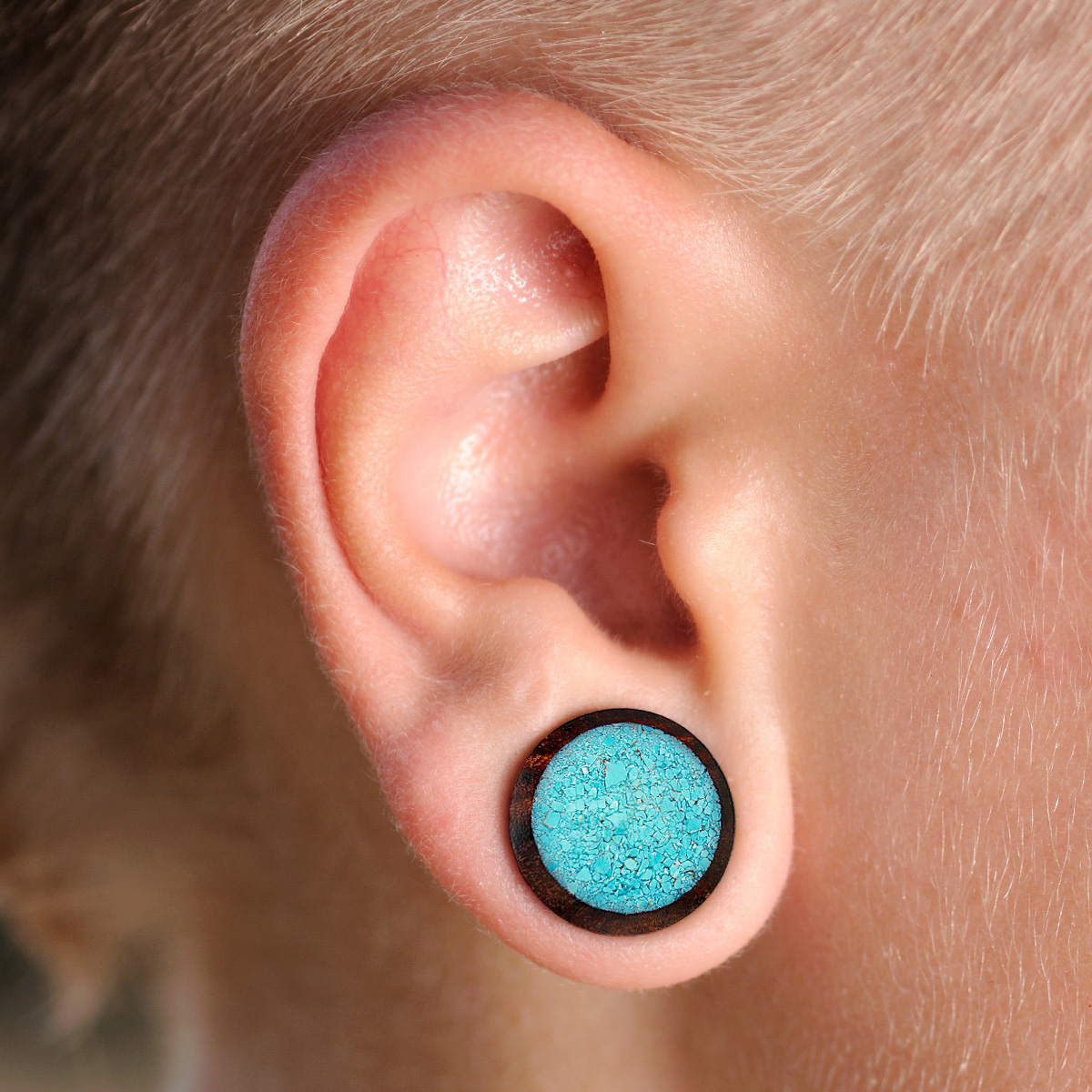 Plug di legno con pietra turquoise frantumata