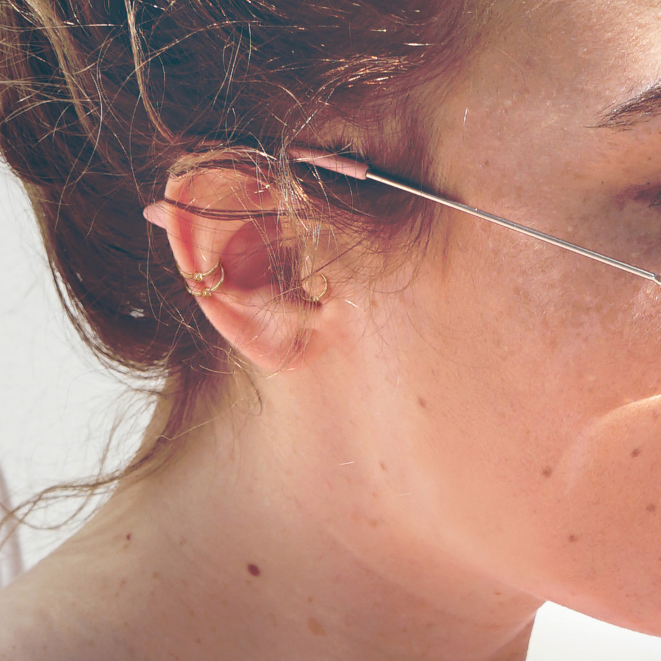 Cerchio con sfera in oro 14K