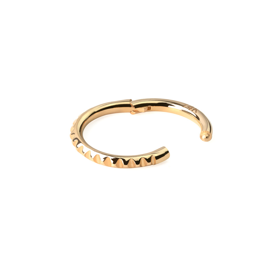 Cerchio con cerniera in oro 14K con motivo a piramide