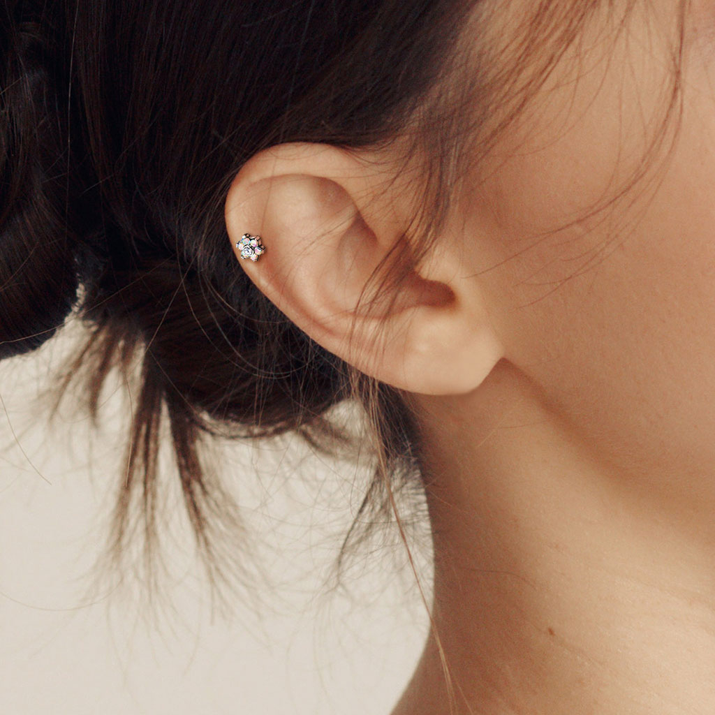 Labret push-in in titanio con fiore di pietre