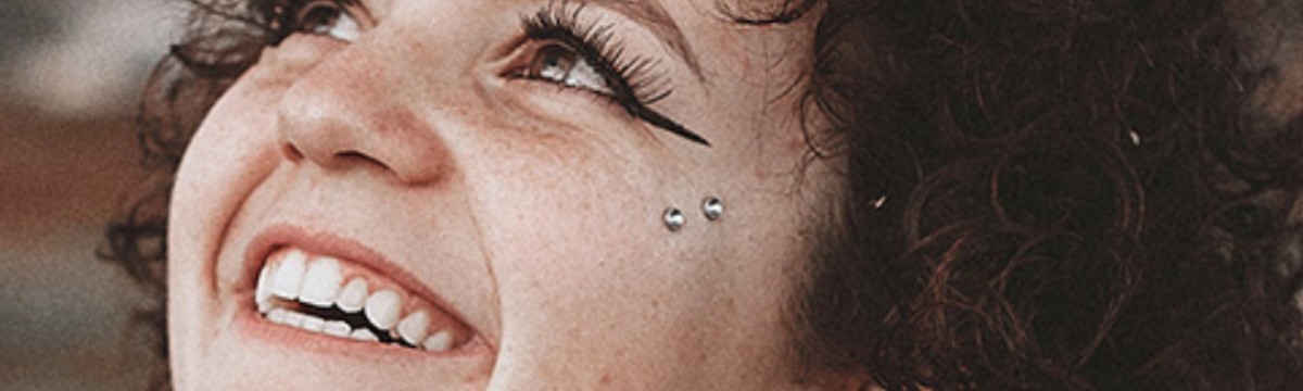 Guida ai Piercing Anti-Sopracciglio