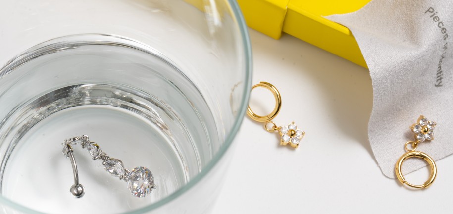 Pulizia dei gioielli da piercing